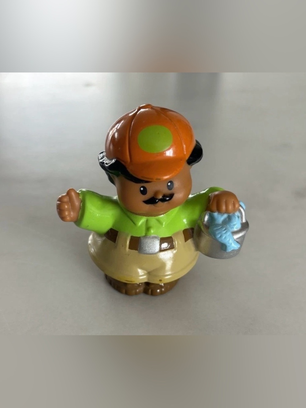3/15$ 🐸 Fisher-Price Little People 2011 Zoo Keeper with Fish Bucket & Orange Hat